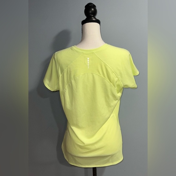 *The north face- Neon yellow tee shirt - Picture 3 of 6